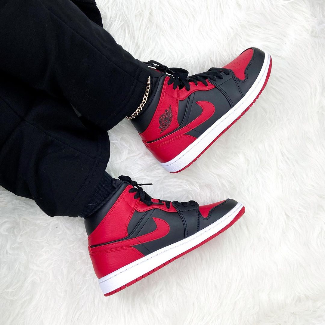 Air J1 Banned Mid Nike Air Jordan Retro Mid Banned Red Black White UK